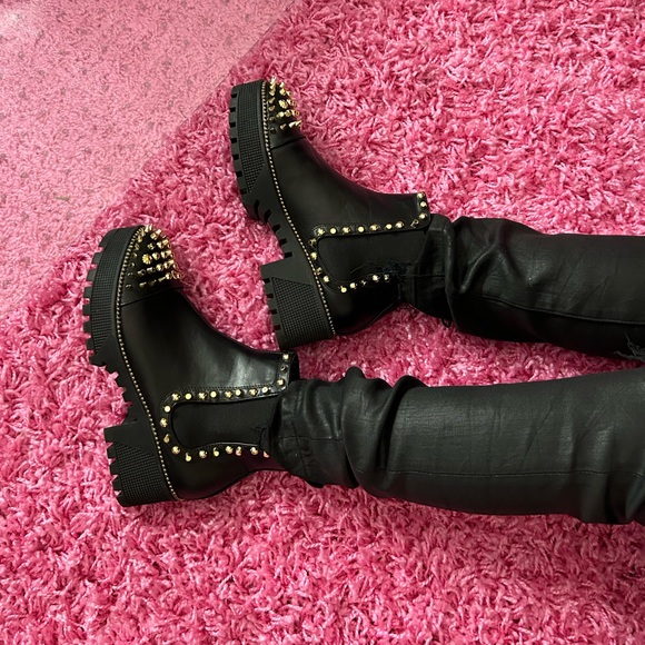 Gold spiked and studded boots - Picture 3 of 6